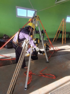 Trabajo y Rescate en Espacios Confinados