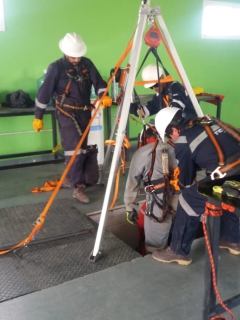 Trabajo y Rescate en Espacios Confinados