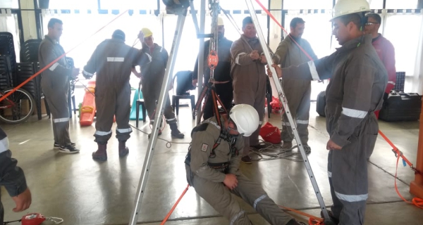 Trabajo y Rescate en Espacios Confinados