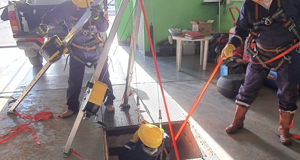 Trabajo y Rescate en Espacios Confinados